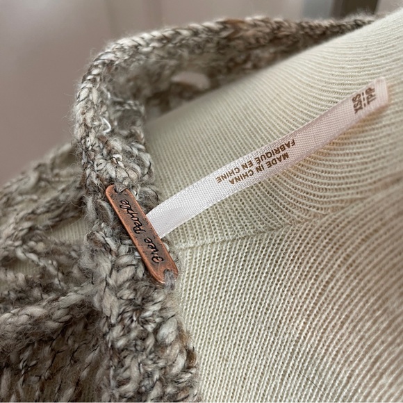 FREE PEOPLE Poncho Shawl - Picture 12 of 15